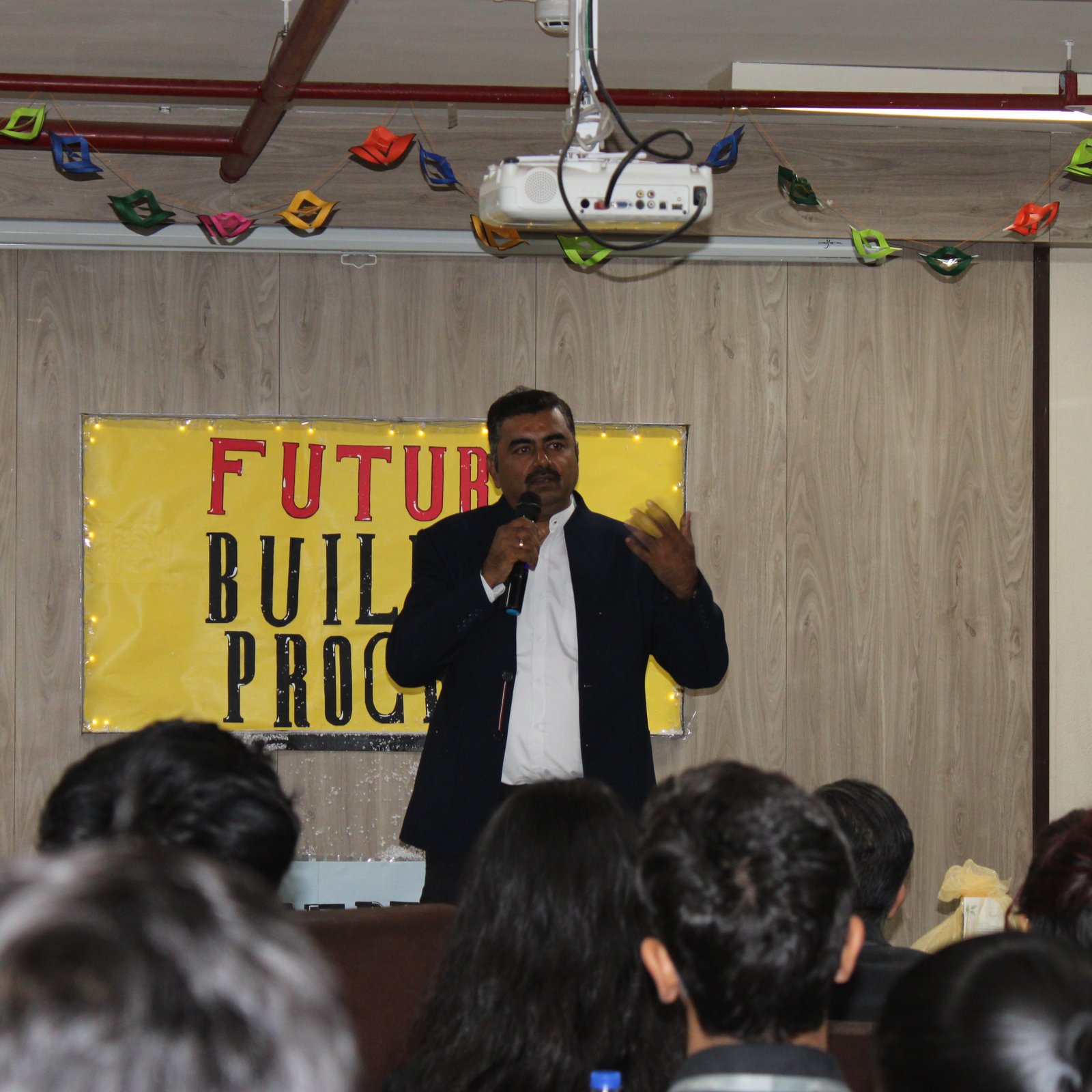 Empowering Future Entrepreneurs: Future Builders Program Launch and Seminar on Developing Business Minds.
