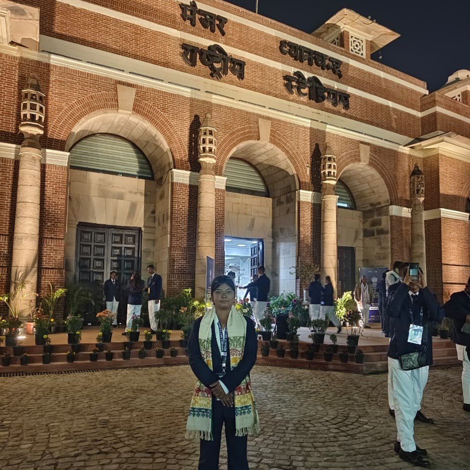 A Moment of Honour for Thakur Ramnarayan College: NSS Volunteer Among Top 6 in India