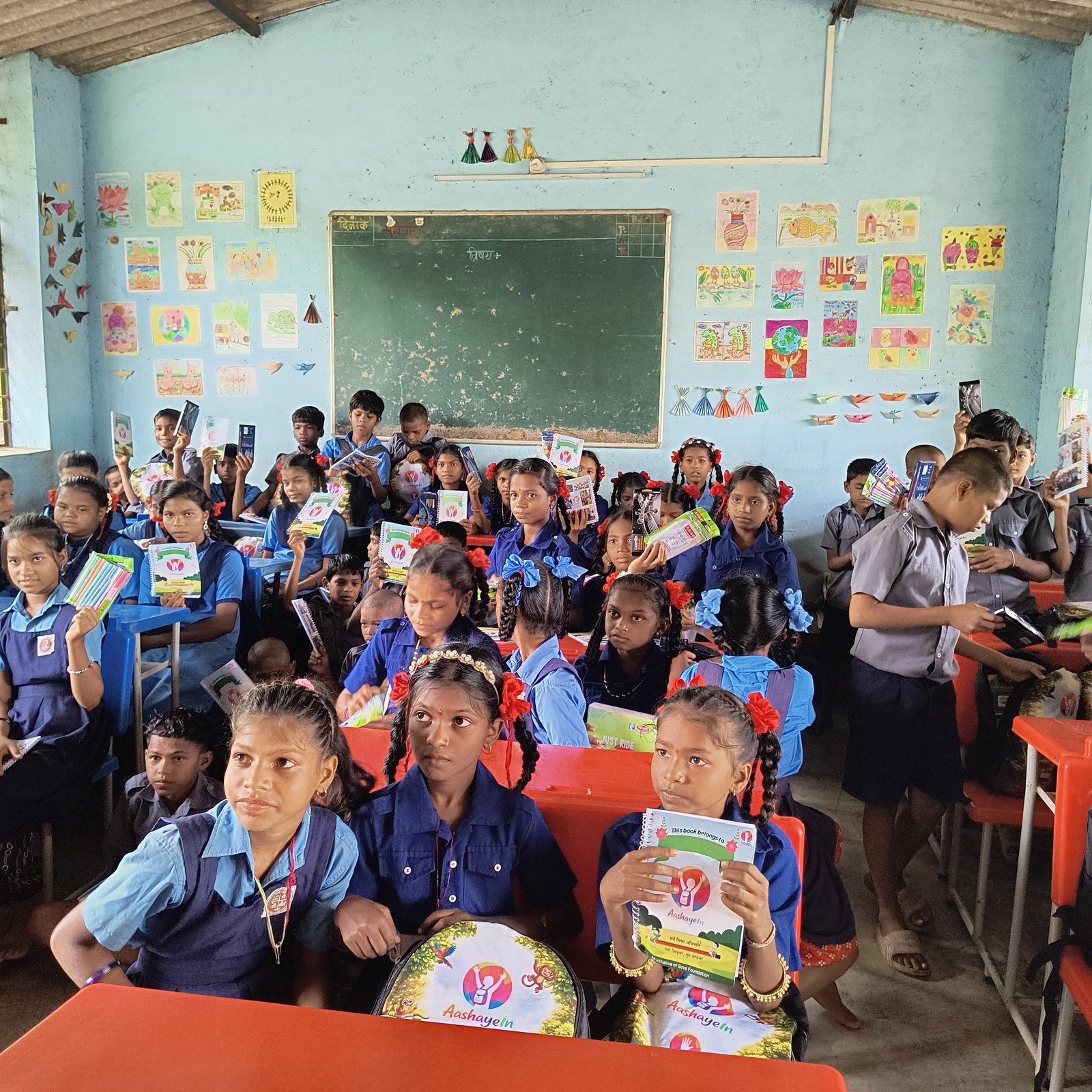 Aashayein Kit Distribution Drive – Empowering Young Learners
