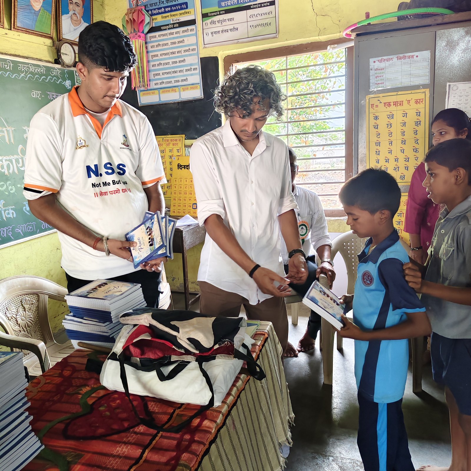 AASHAYEIN Kit Distribution Drive – Empowering Young Minds