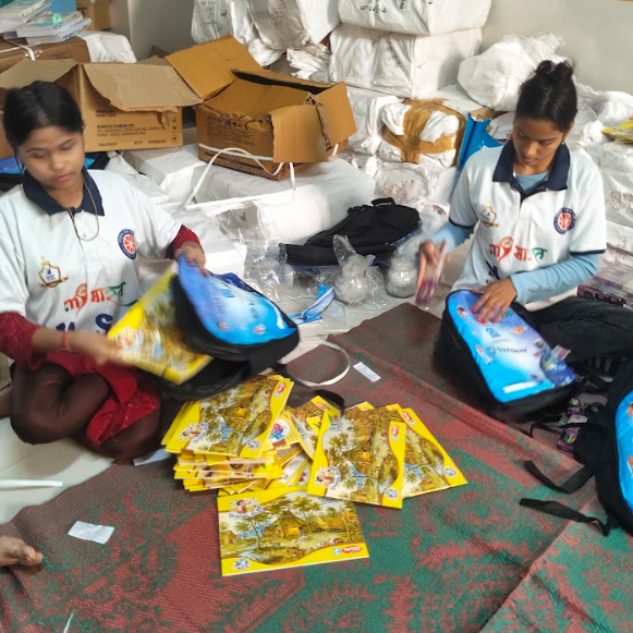 Empowering Education: Aashayein Kit Packing Drive under Sarva Shiksha Abhiyan