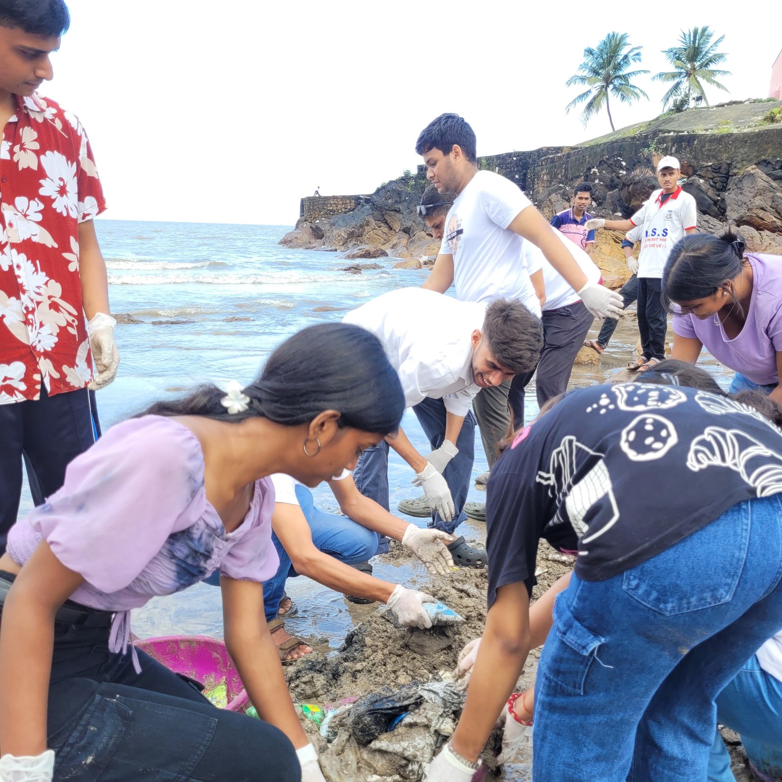 Cleaning Shores, Saving Mangroves: NSS Leads Mega Beach Cleanup at Velankanni & Gorai