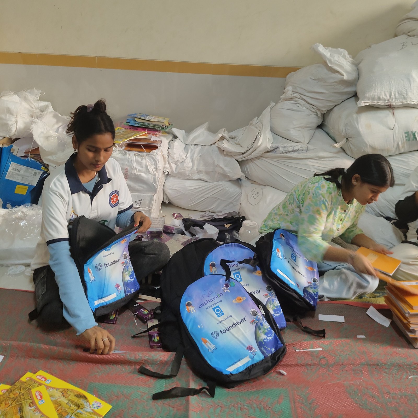 Packing Dreams,Spreading Smiles: Aashayein Kit Packing Drive