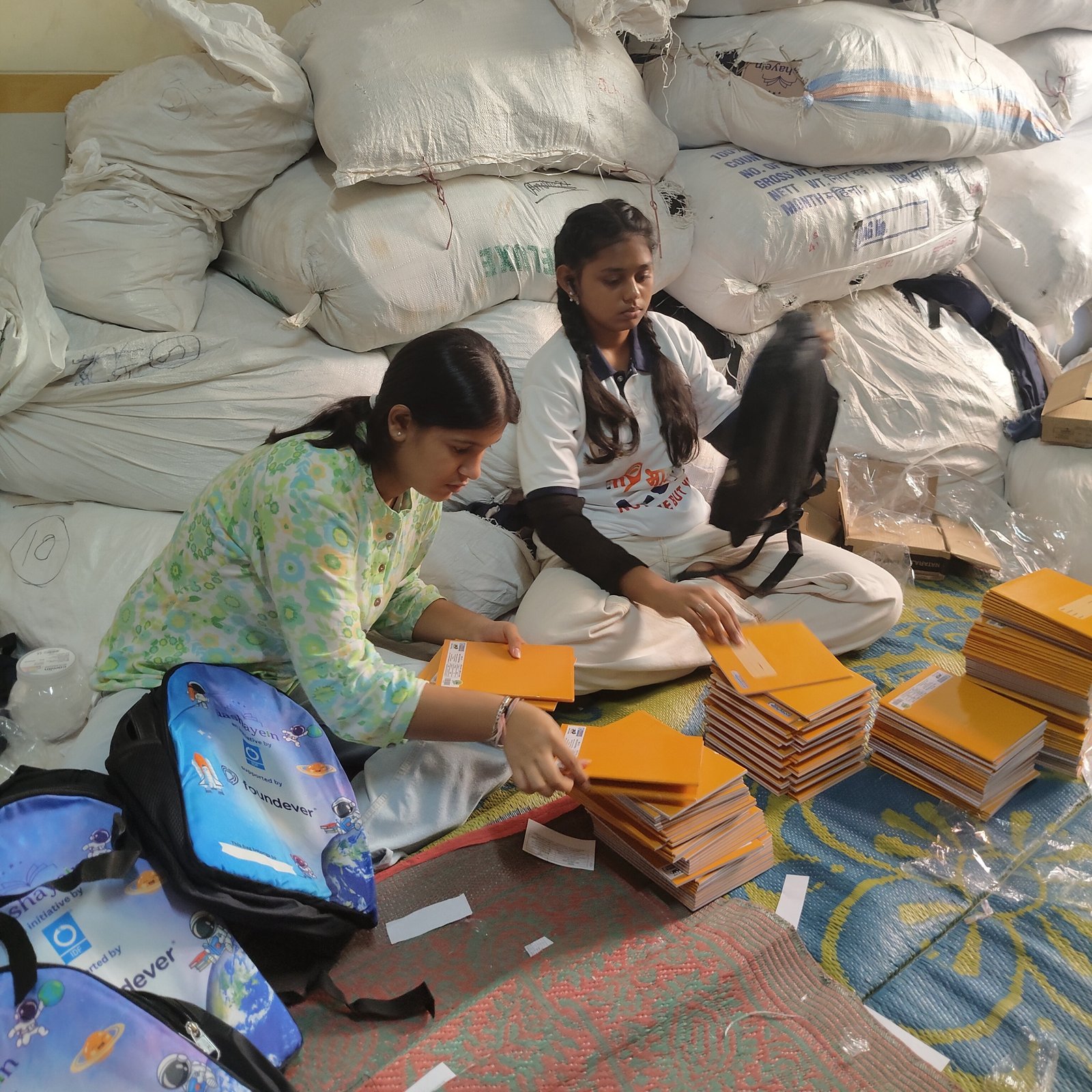 Packing Dreams,Spreading Smiles: Aashayein Kit Packing Drive