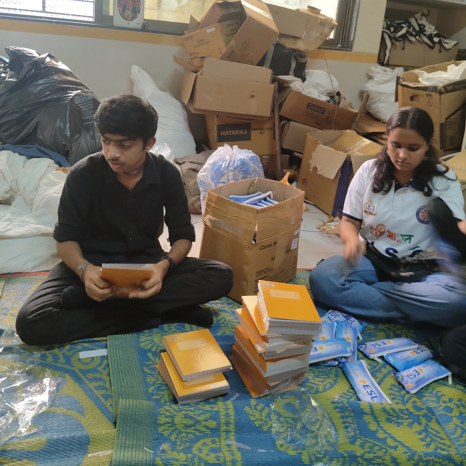 Packing Dreams,Spreading Smiles: Aashayein Kit Packing Drive