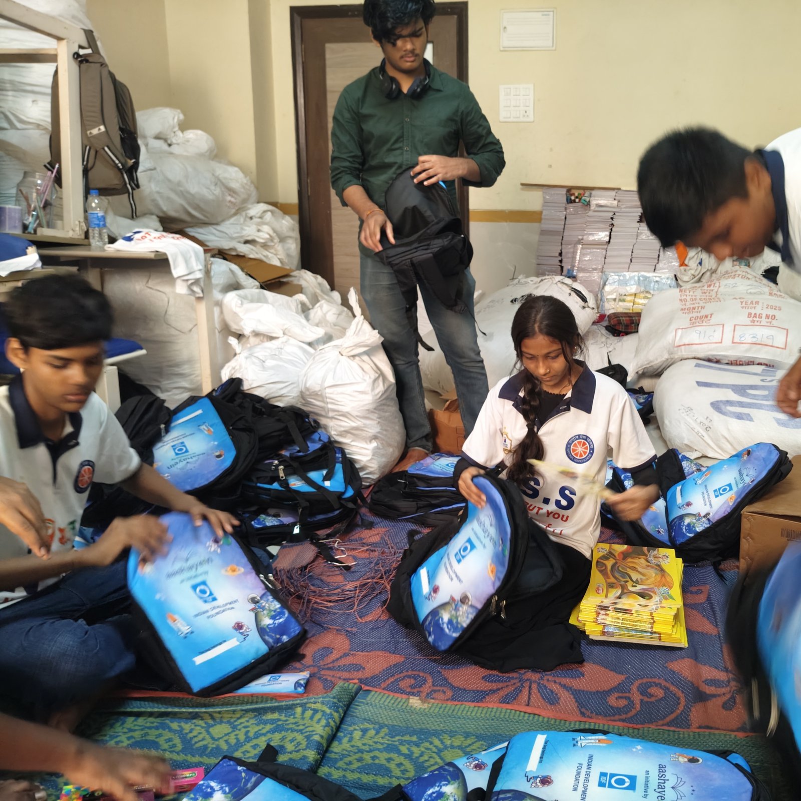 Packing Hope – Aashayein Kit Initiative