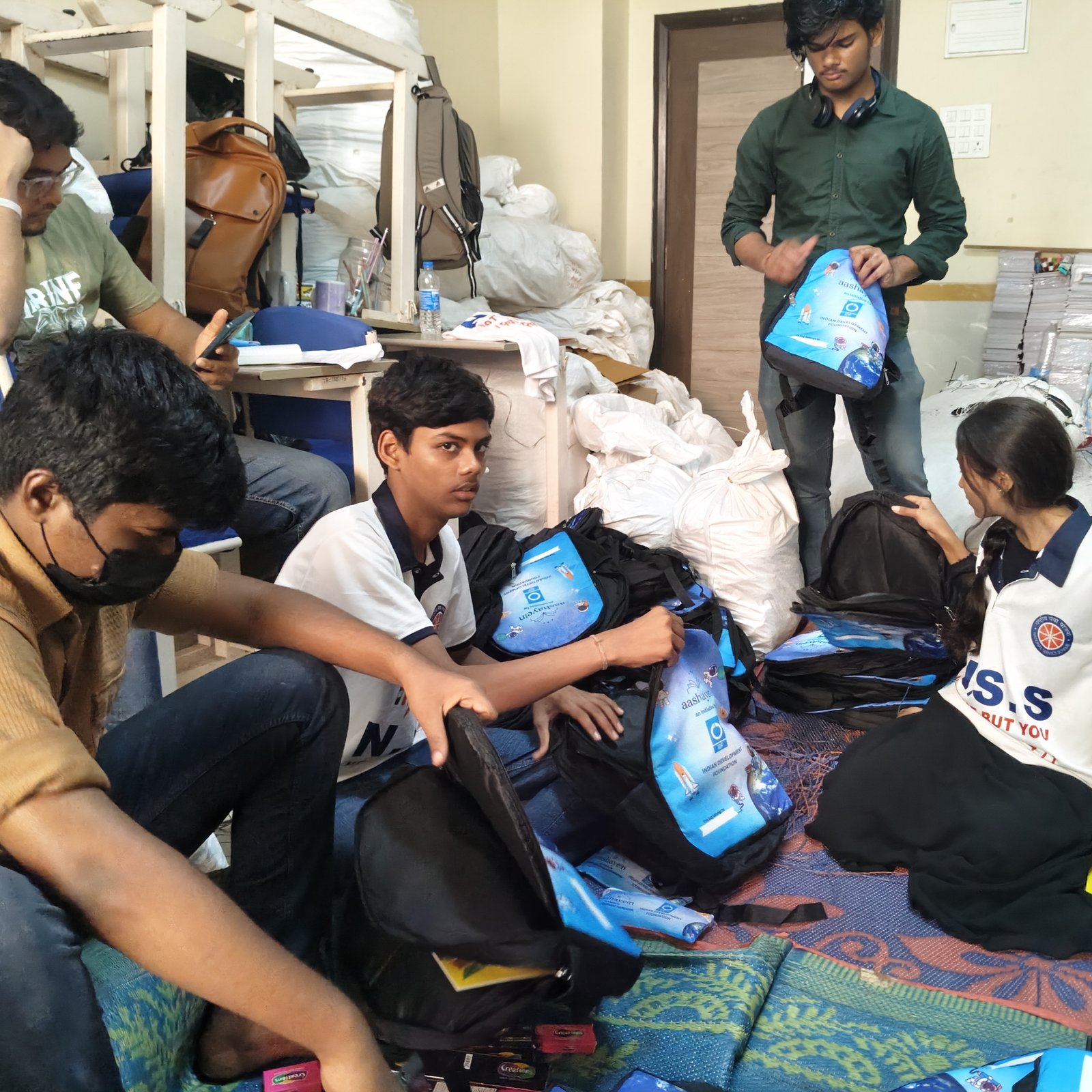 Packing Hope – Aashayein Kit Initiative